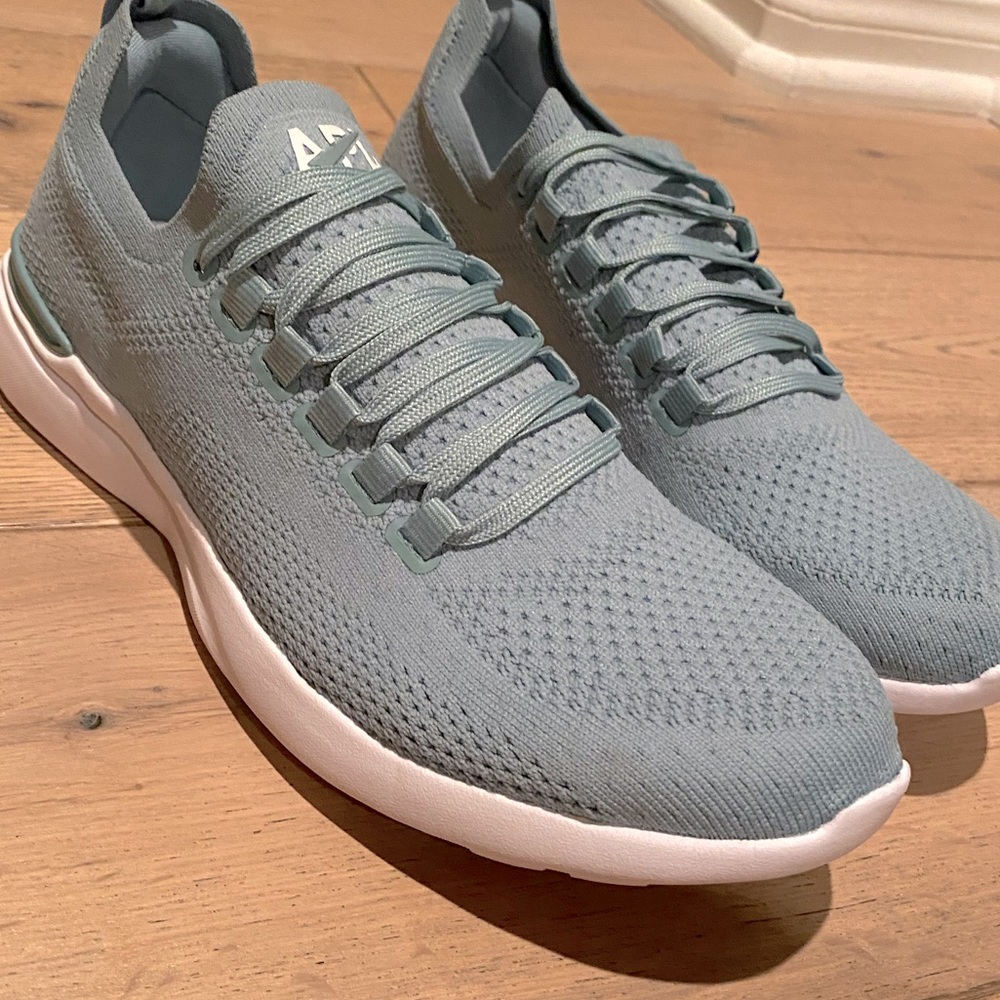 APL Athletic Propulsion Labs Woman’s size 8